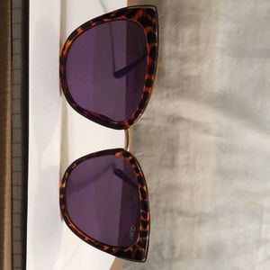 Like new Quay sunglasses